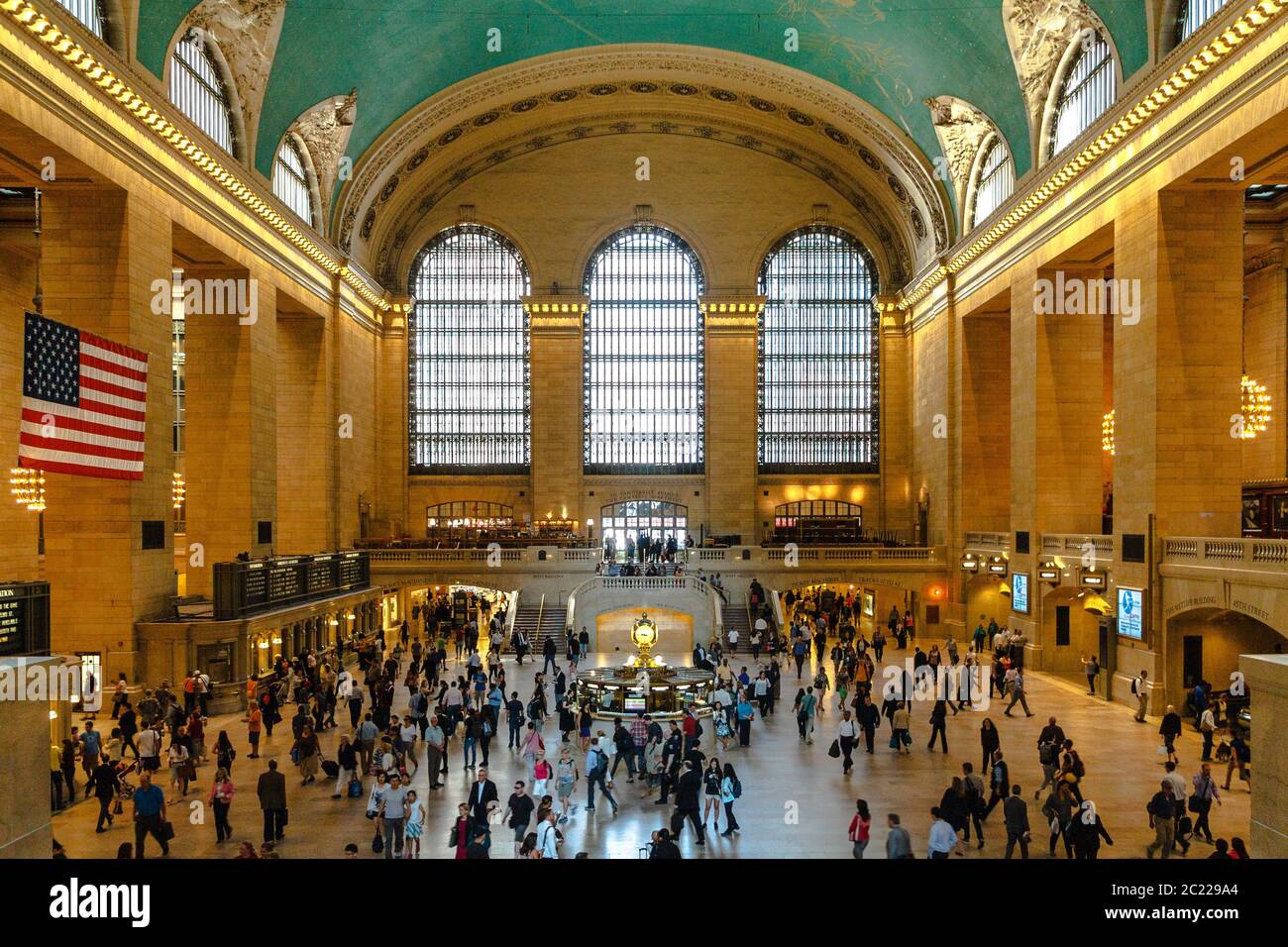 Pendler in der Haupthalle des Grand Central Terminals in New York City Stockfoto