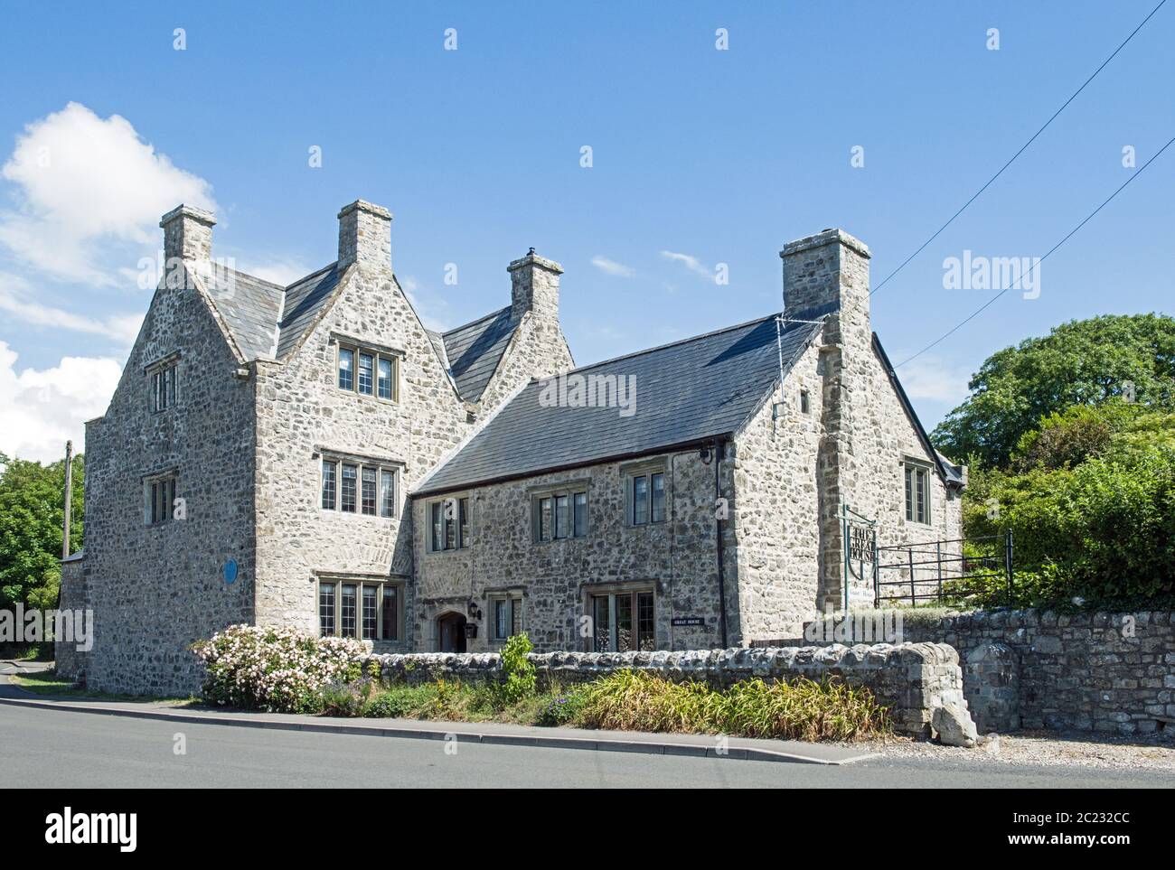 Tolles Haus in Llantwit Major, jetzt ein Gästehaus, aber mit einer vollen und reichen Geschichte dahinter. Am Stadtrand von Llantwit im Tal von Glamorgan Stockfoto