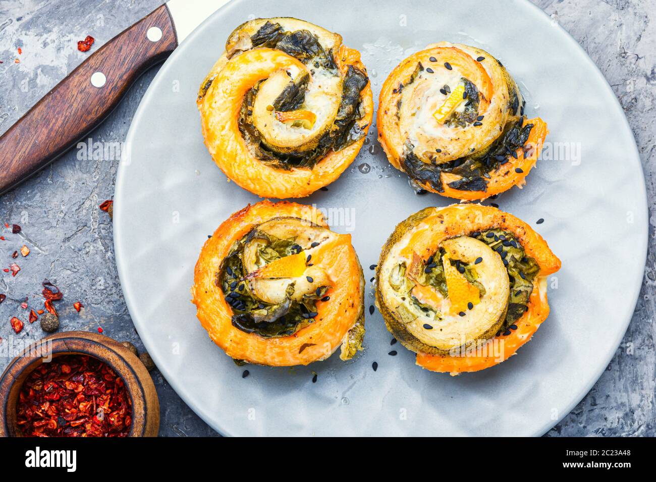 Lachs und Zander fisch Rosen. Bankett Fischgericht Stockfoto