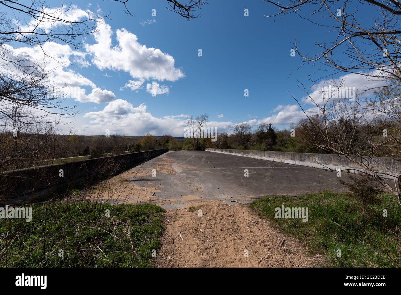 Auf Der Oberen Quiet Highway Overpass Stockfoto