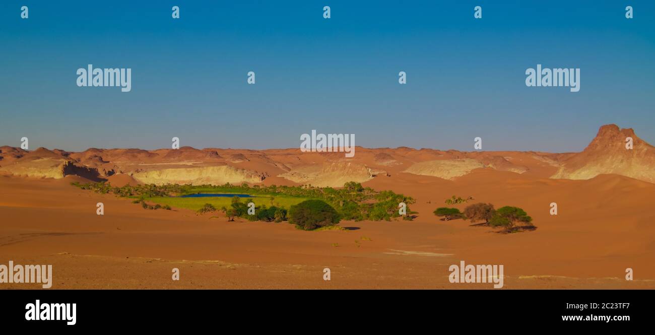 Panorama Luftaufnahme zum Boukkou See Gruppe von Ounianga Serir Seen Tschad Stockfoto