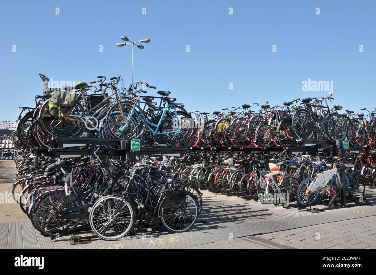 Fahrrad-Parken in Amsterdam Stockfoto