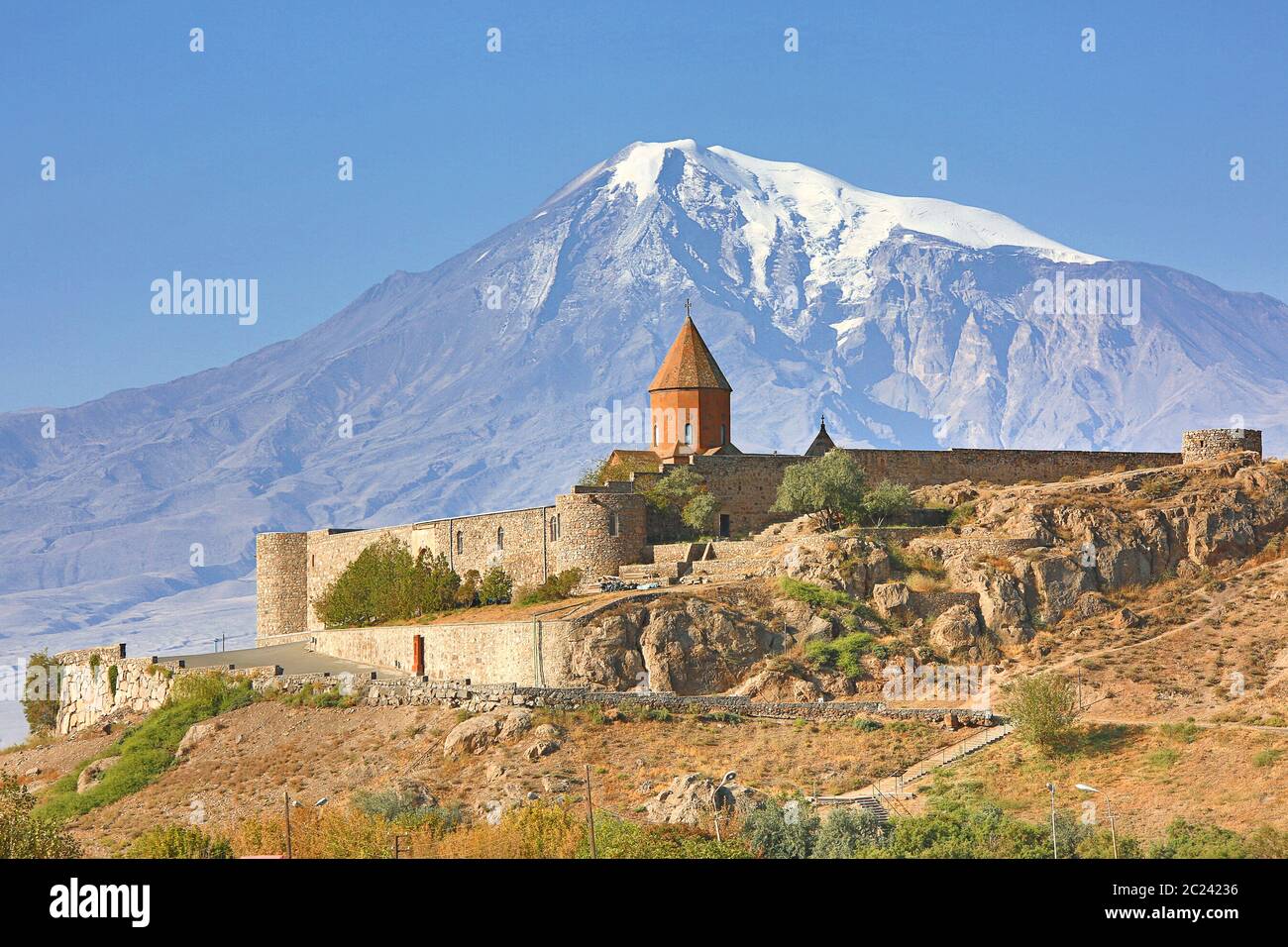 Khor Virap, armenisch orthodoxer religiöser Komplex mit Berg Ararat im Hintergrund, in Artaschat, Armenien Stockfoto