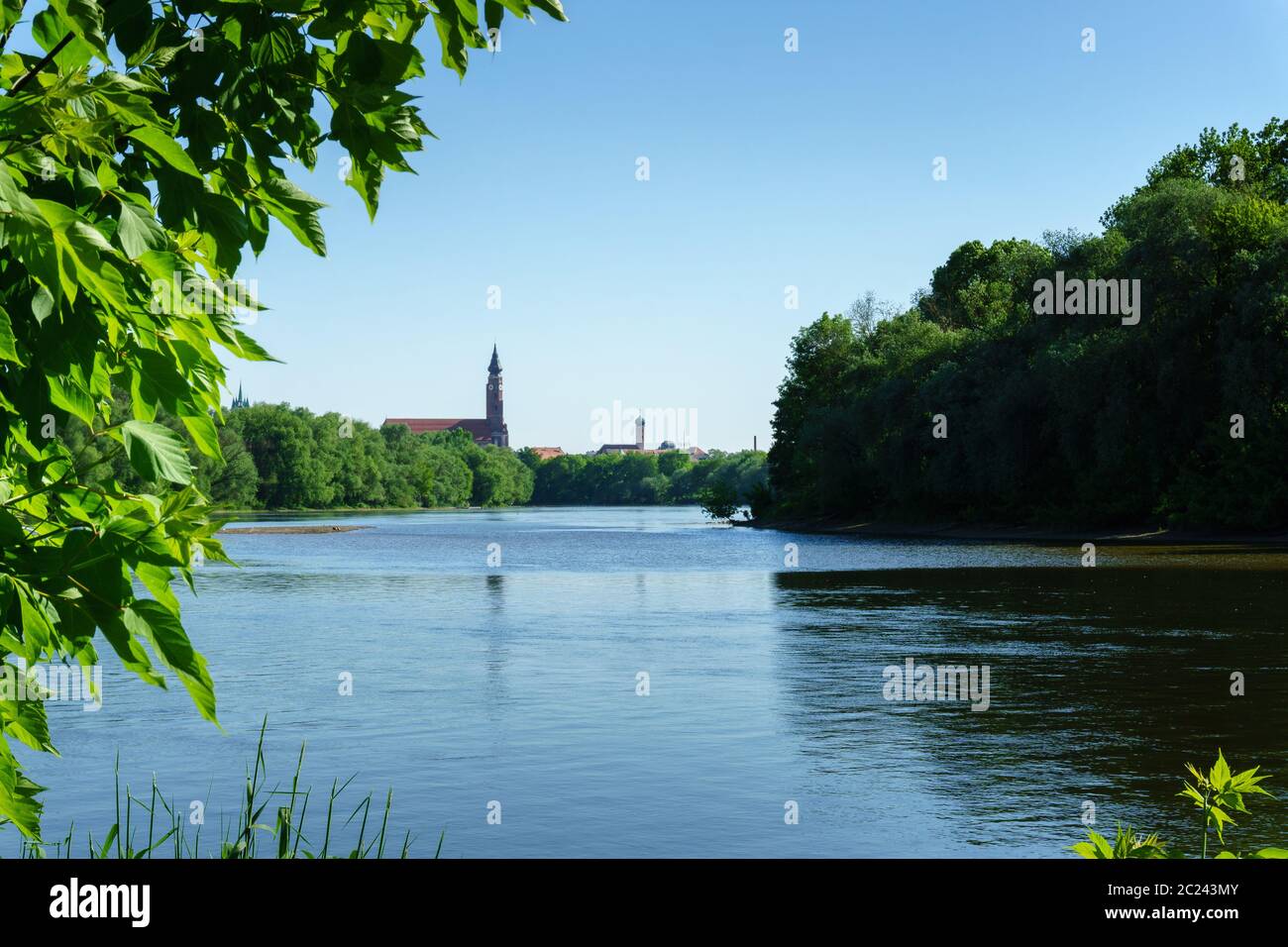 Donau und die Skyline von Straubing in Niederbayern Stockfoto