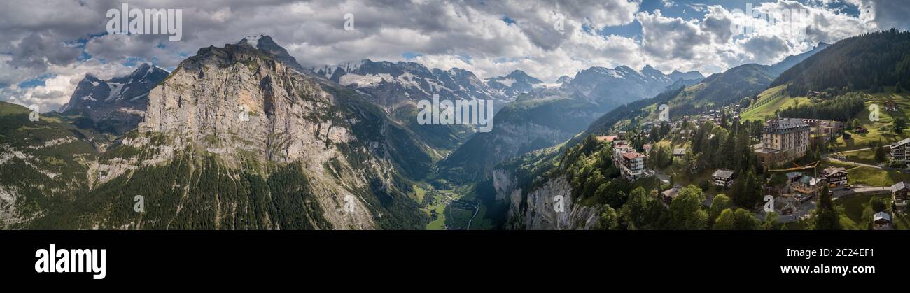 Panorama von Lauterbrunnen Tal in den Berner Alpen, Schweiz.-Ansicht von Gimmelwald Stockfoto