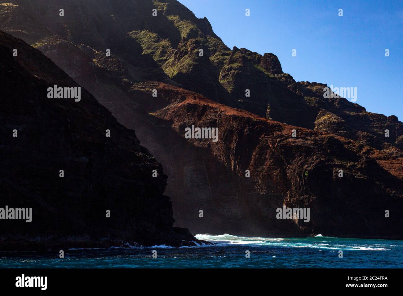 Fjordähnlichen Golf an der Küste von Felsen auf der Insel im Meer von ​​Hawaii Stockfoto