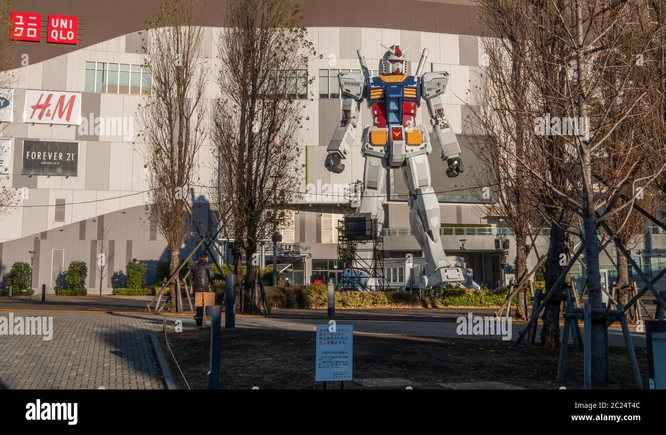 Alte lebensgroße Gundam RX78 Statue in Odaiba, Tokyo, Japan Stockfoto