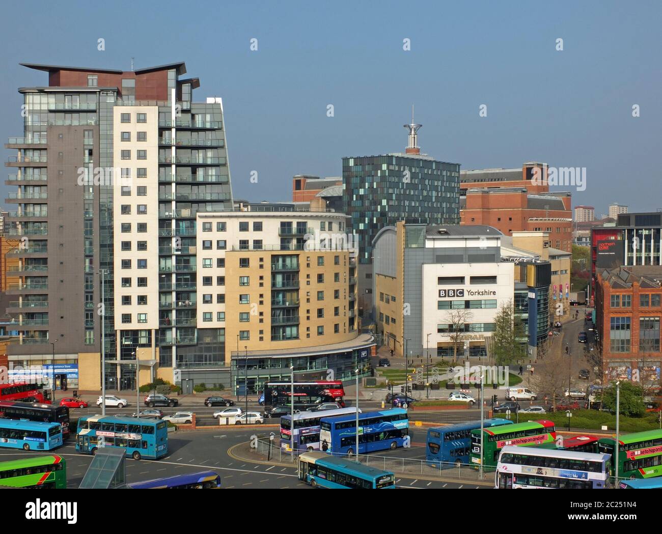 Eine Luftaufnahme der Stadt Blick auf den Steinbruch Hügel kreativen Viertel von leeds mit dem BBC-Hauptsitz und nördlichen Ballettgebäude Stockfoto