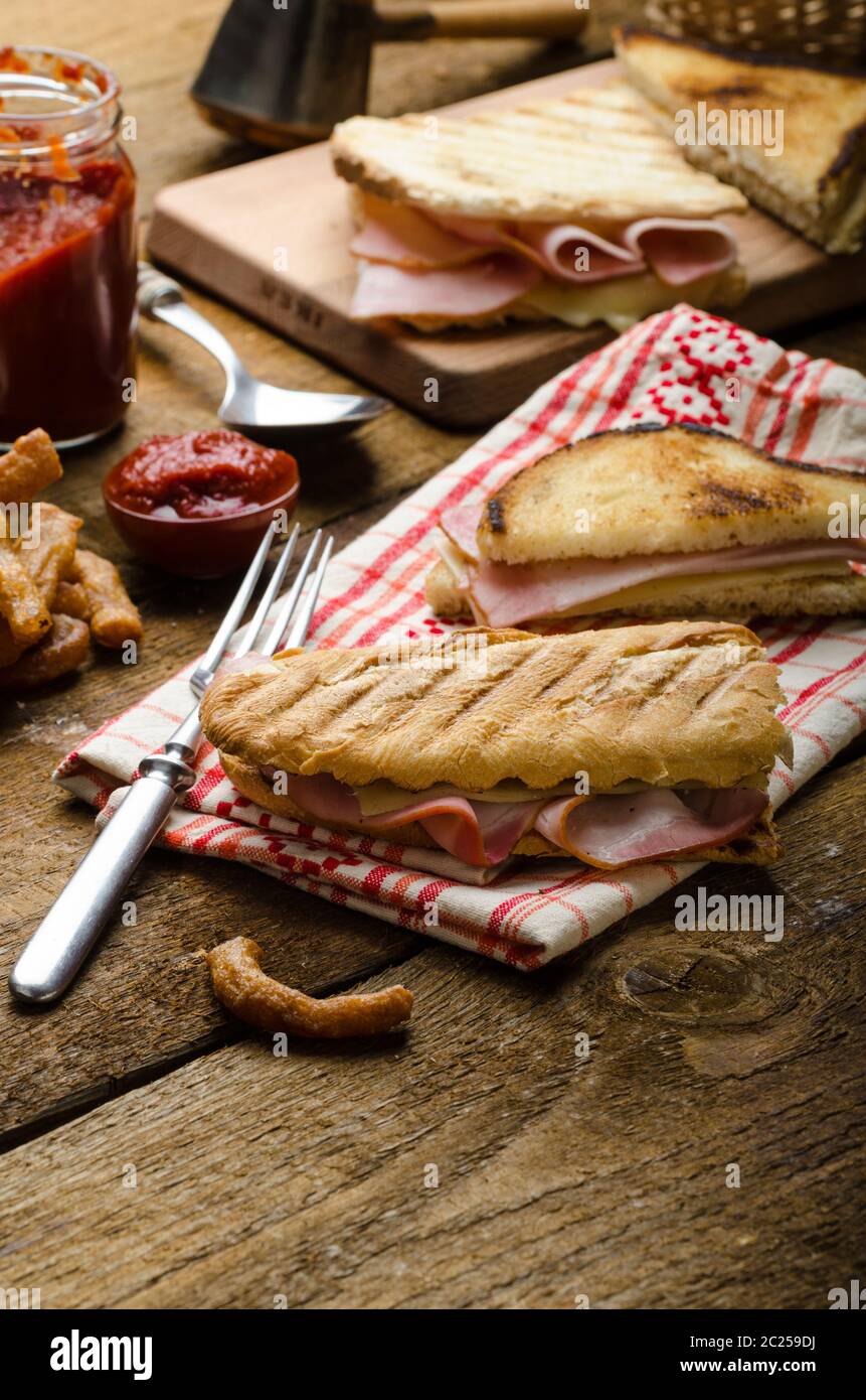 Was Heißt Abendessen Auf Englisch Schnelles Abendessen, toast mit Schinken und Käse - Panini, Englisch