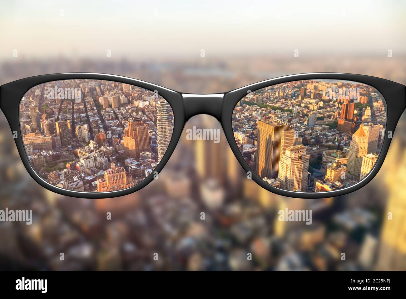 Blick durch die Brille scharf mit Brille unscharf ohne Brille Stockfoto