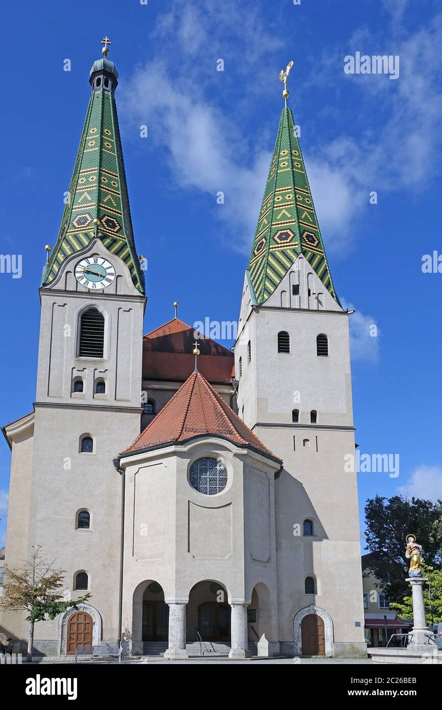 Die neobarocke katholische Pfarrkirche St. Walburga in Beilngries, Oberbayern Stockfoto
