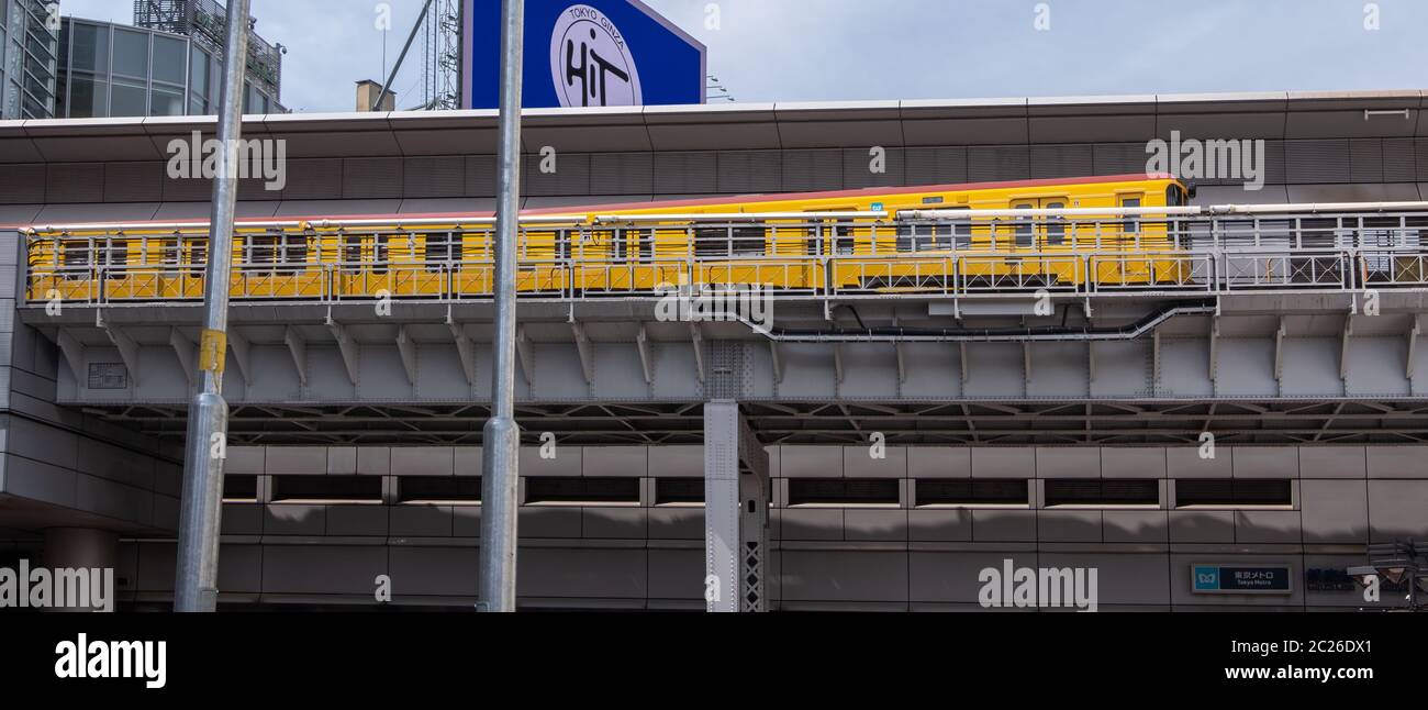 Tokyo Metro Ginza U-Bahn-Zug an Shibuya Station, Japan. Stockfoto