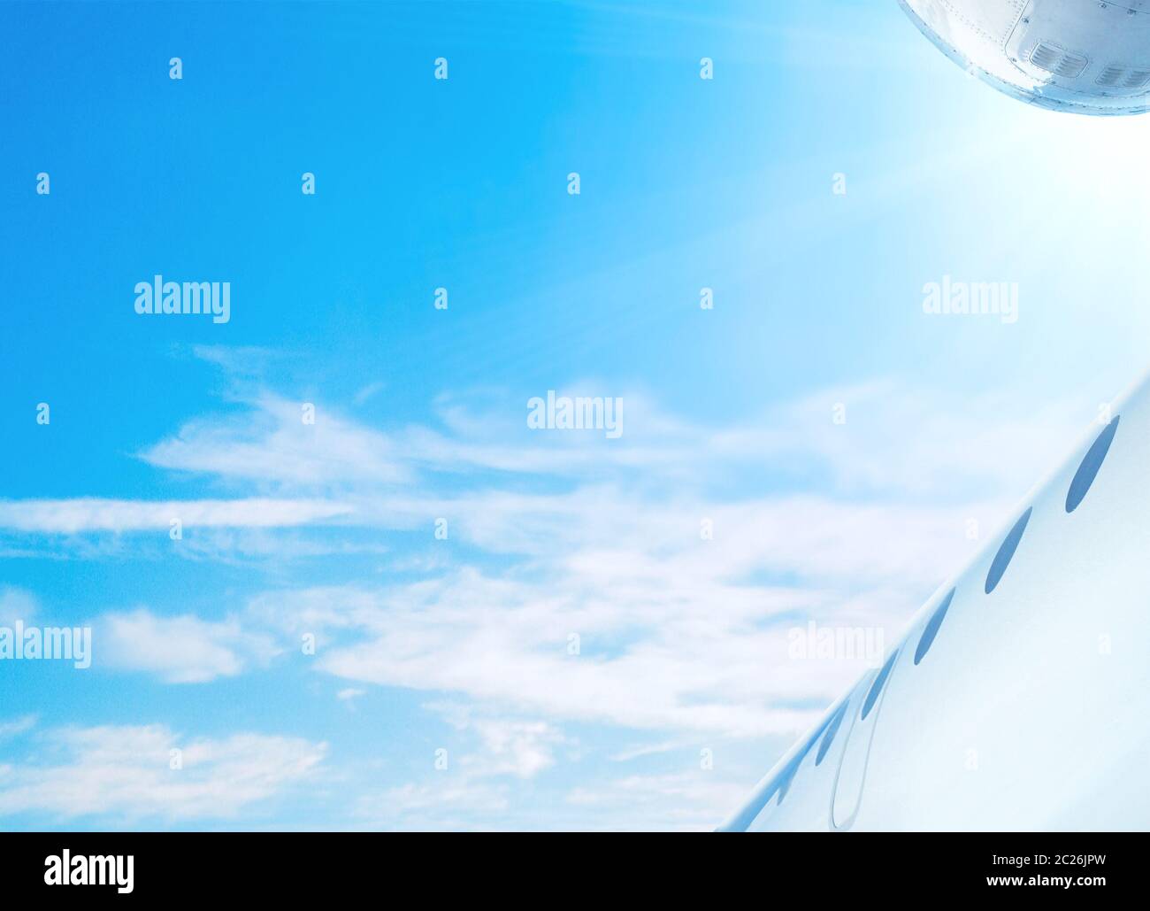 Flugzeug am blauen Himmel Stockfoto