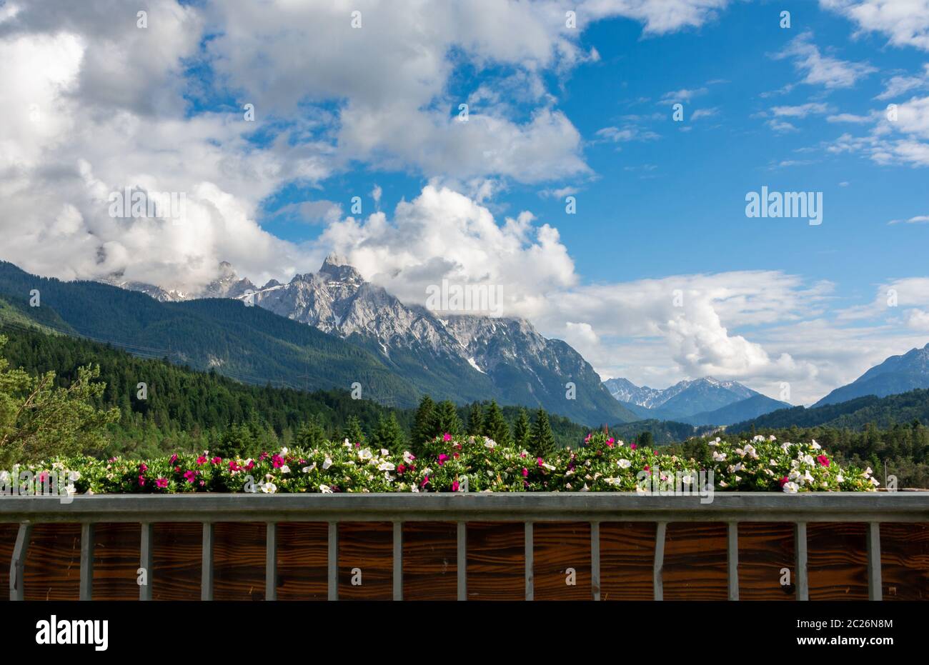 Blick auf das Karwendelgebirge in Bayern Stockfoto