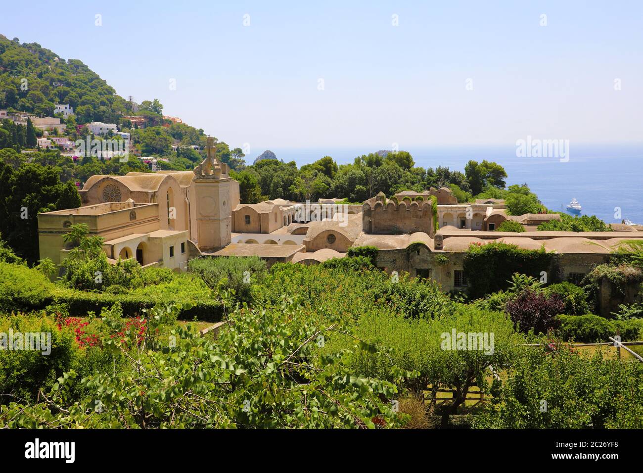 Malerischer Blick auf Certosa di San Giacomo, Kartause, Capri, Golf von Neapel, Kampanien, Italien Stockfoto