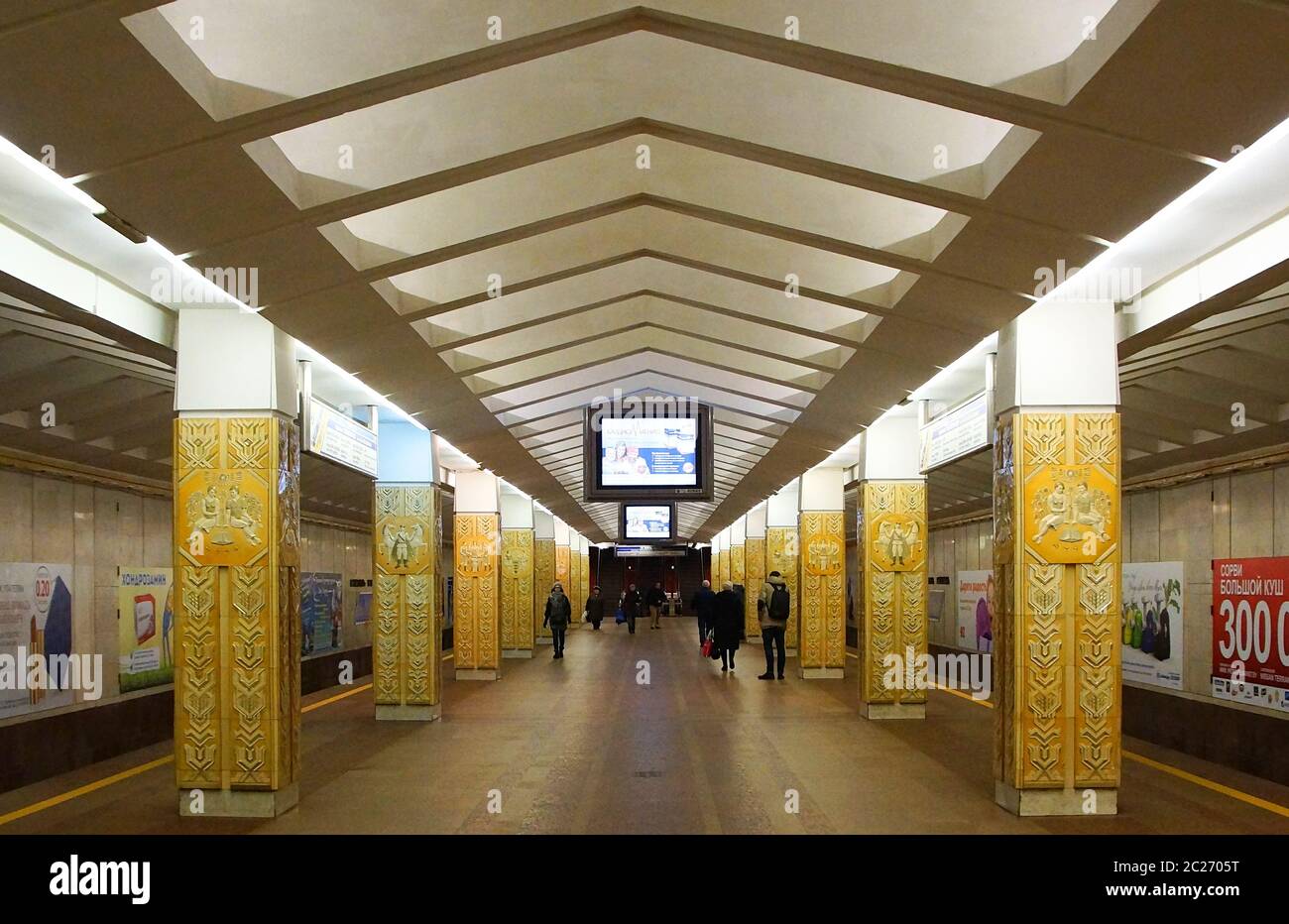 Der Innenraum der U-Bahn-Station Yakub Kolas Square Stockfoto