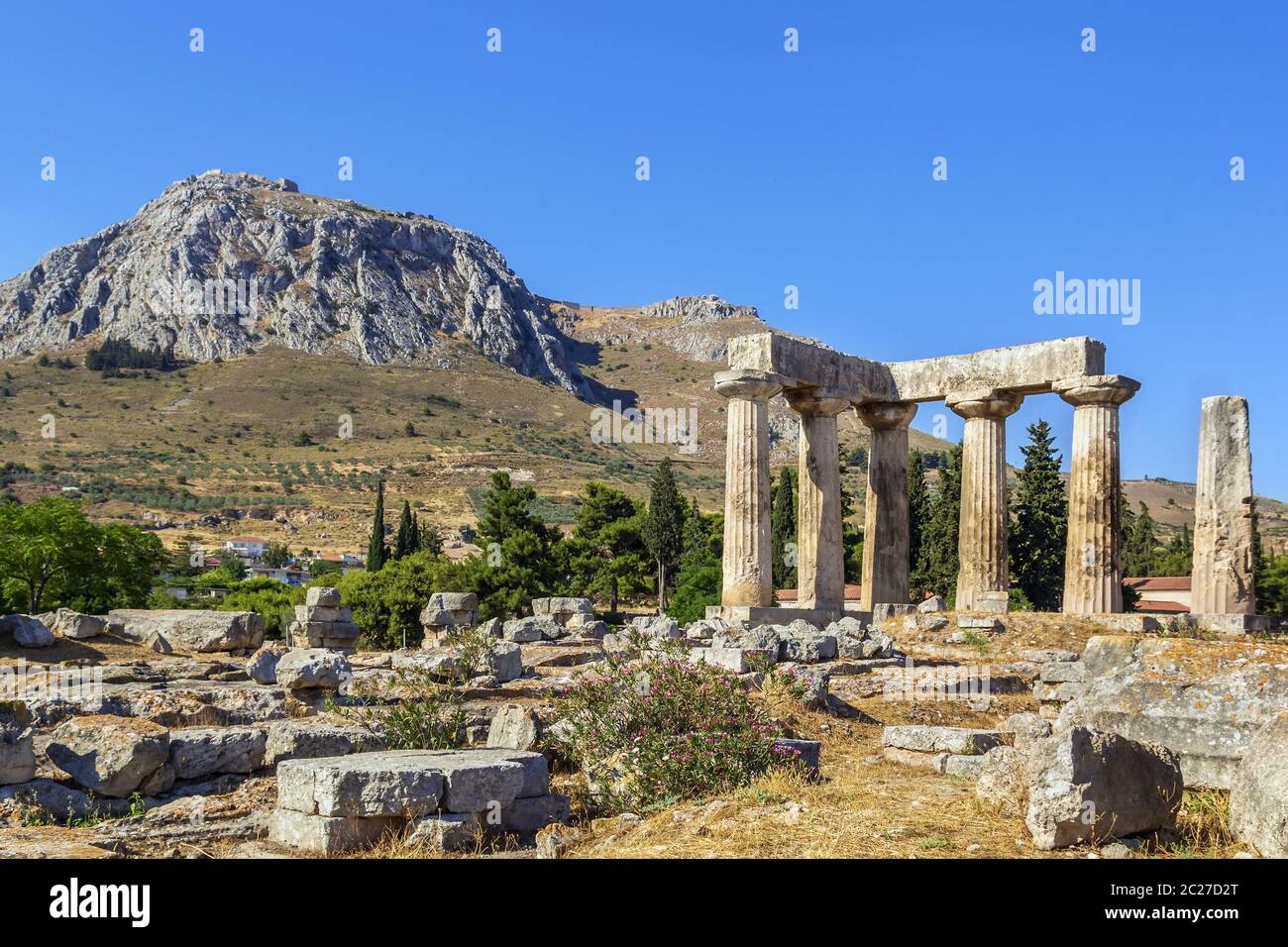 Apollontempel im antiken Korinth, Griechenland Stockfoto