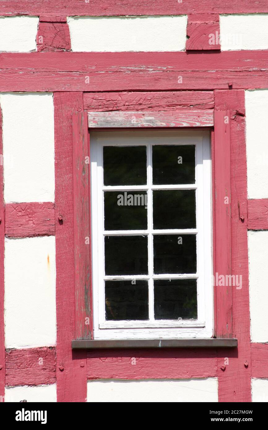 Fenster mit mehreren Fenstern Stockfoto