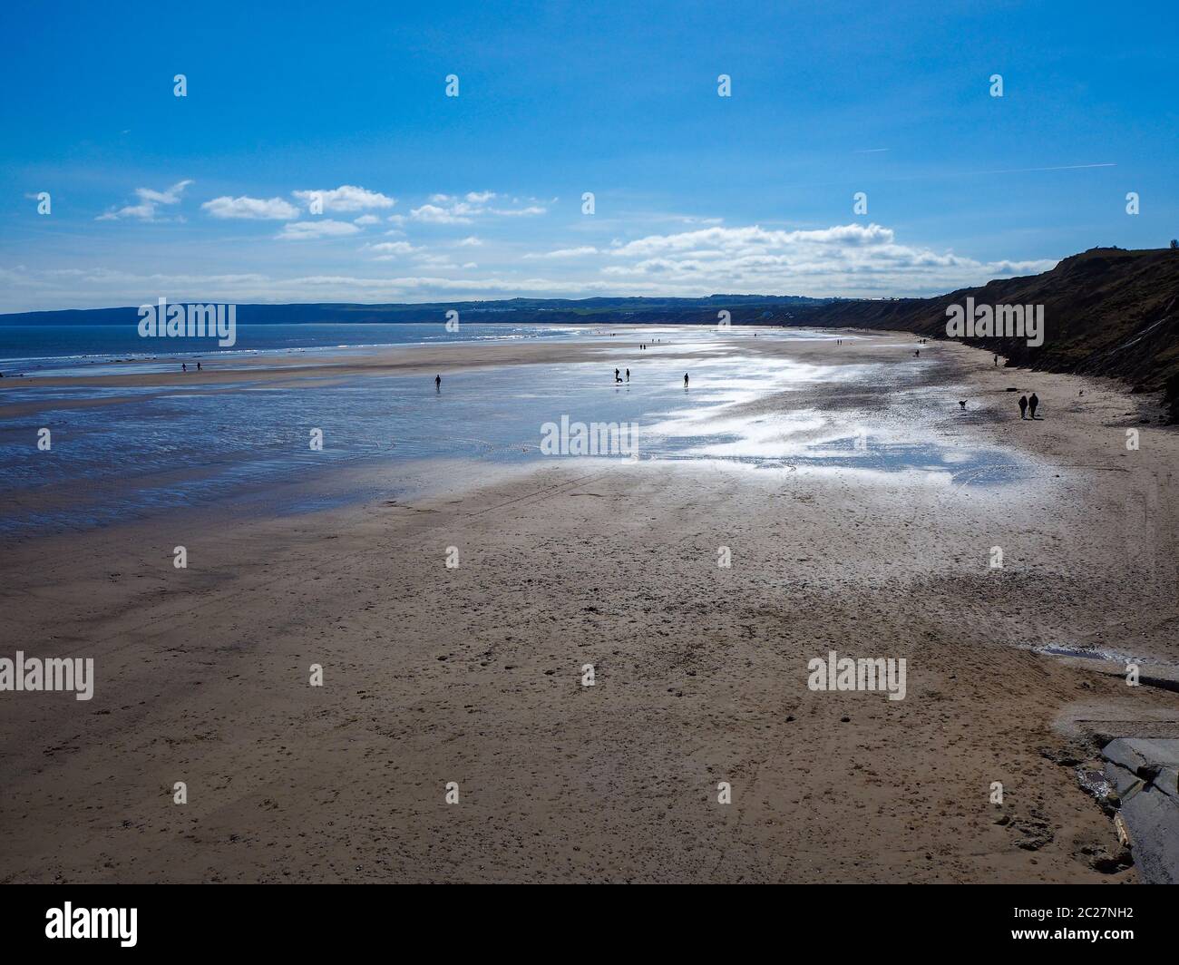 Bei Ebbe Blick über den schönen Sandstrand von Filey, North Yorkshire, England Stockfoto