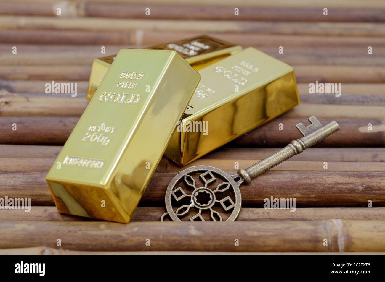 Eine Reserve von Goldbarren und der Schlüssel zum Erfolg für viele Finanzkonzepte. Stockfoto