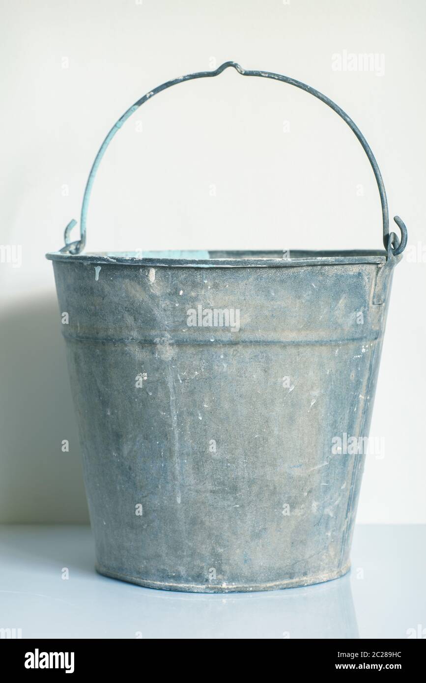Leerer Metalleimer Stockfoto