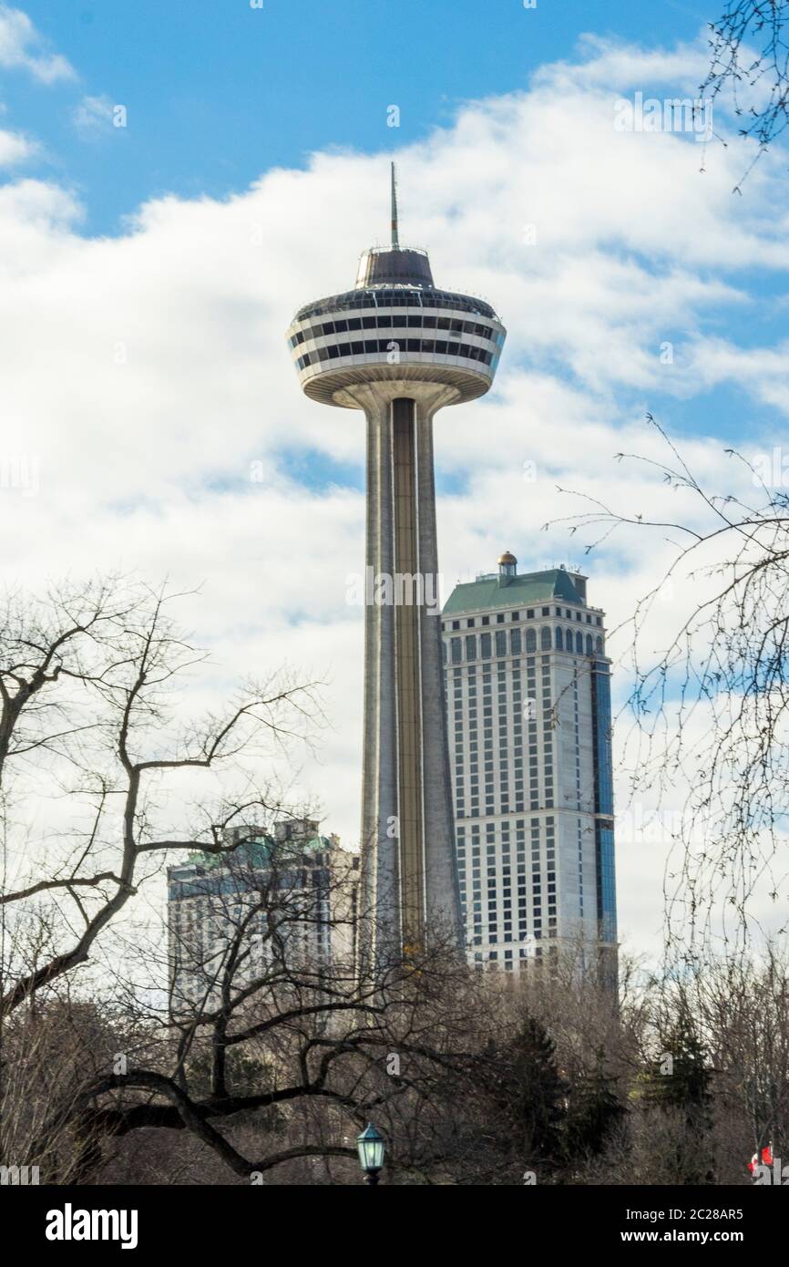 Kanada - Niagarafälle mit dem Skylon Tower Stockfoto