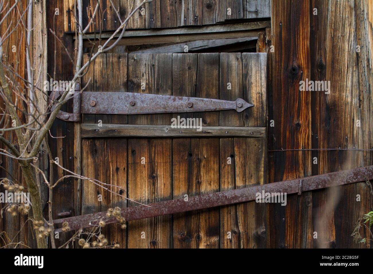 Alte Holztür. Braune Holzoberfläche Bild der Tür. Stockfoto