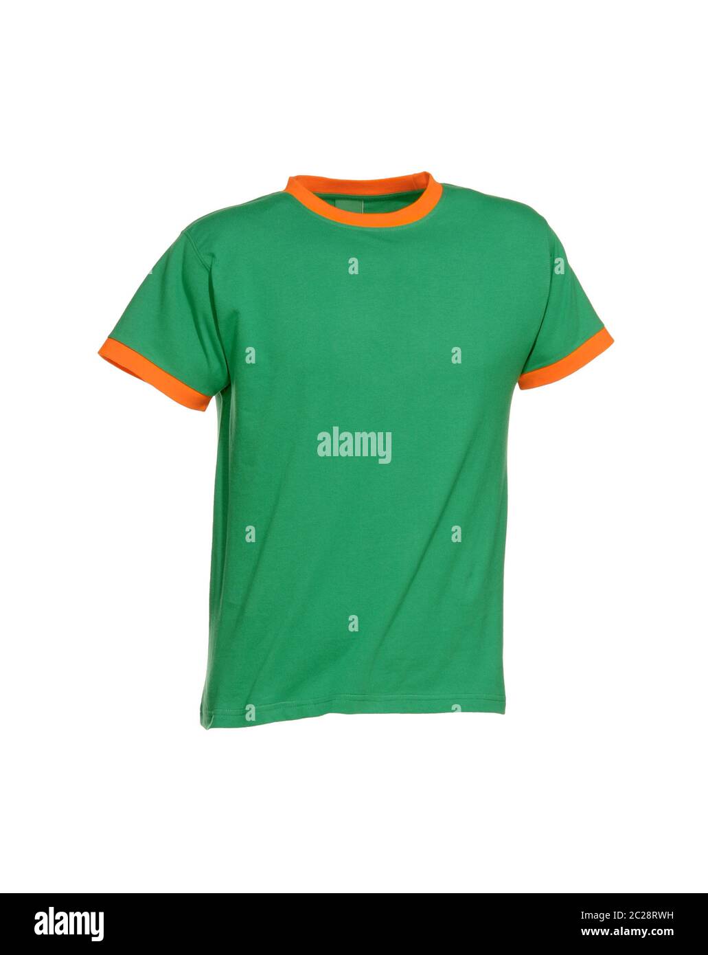 t-Shirt grün mit Manschetten in orange Farbe isoliert auf weißem Hintergrund Stockfoto