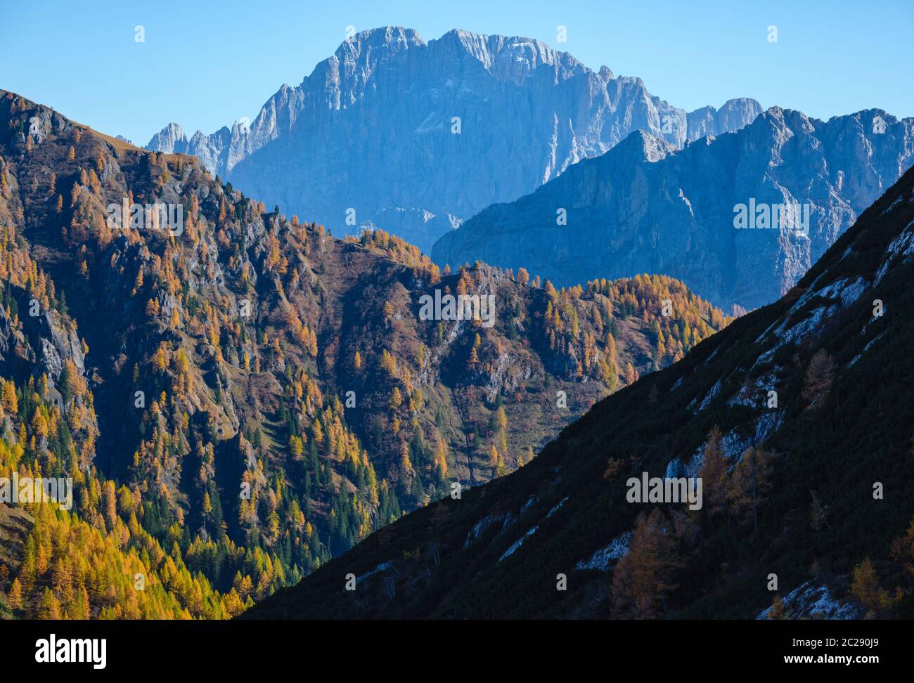 Herbst Alpine Dolomiten Bergblick vom Fedaia Pass, Trentino, Sudtirol, Italien. Malerisches Reisen, saisonal und Natur Beauty Concept-Szene. Stockfoto