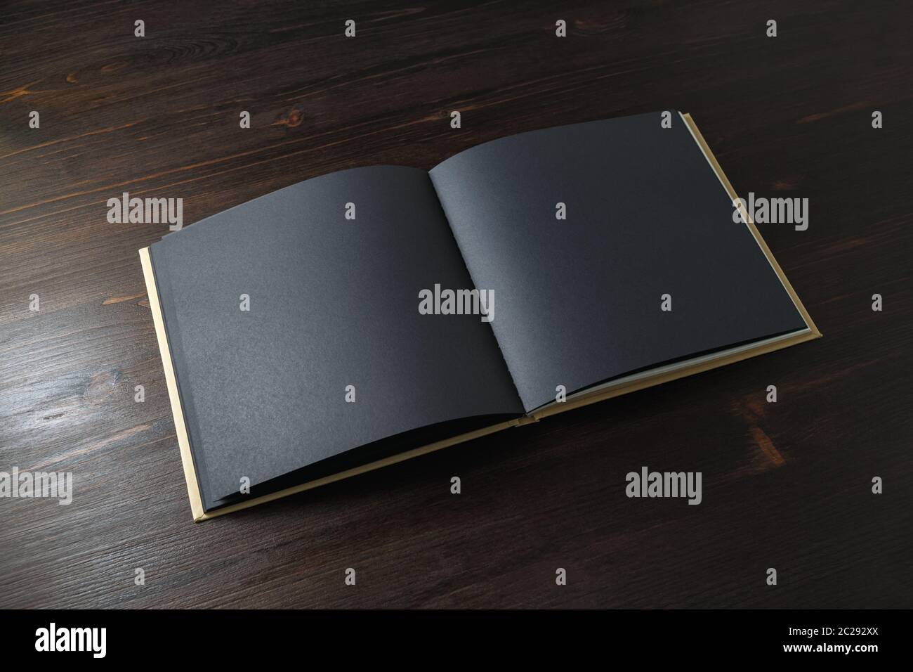 Buch mit schwarzen Seiten Stockfoto