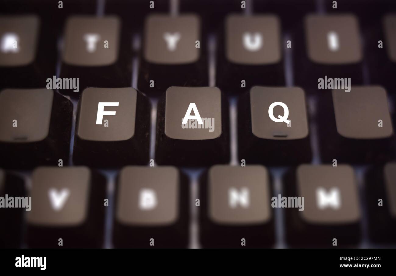 FAQ Wort auf Computer-Tastatur geschrieben. Schwarze Tasten mit weißen  Buchstaben zur Unterstützung auf der pc-Tastatur. Hintergrund der  Weichzeichner. Hilfe Online-Konzept Stockfotografie - Alamy