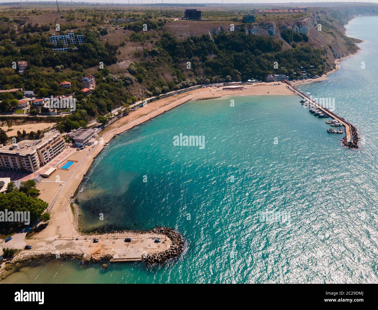 Luftaufnahme des Strandes vom Meer Kavarna Stadt Stockfoto