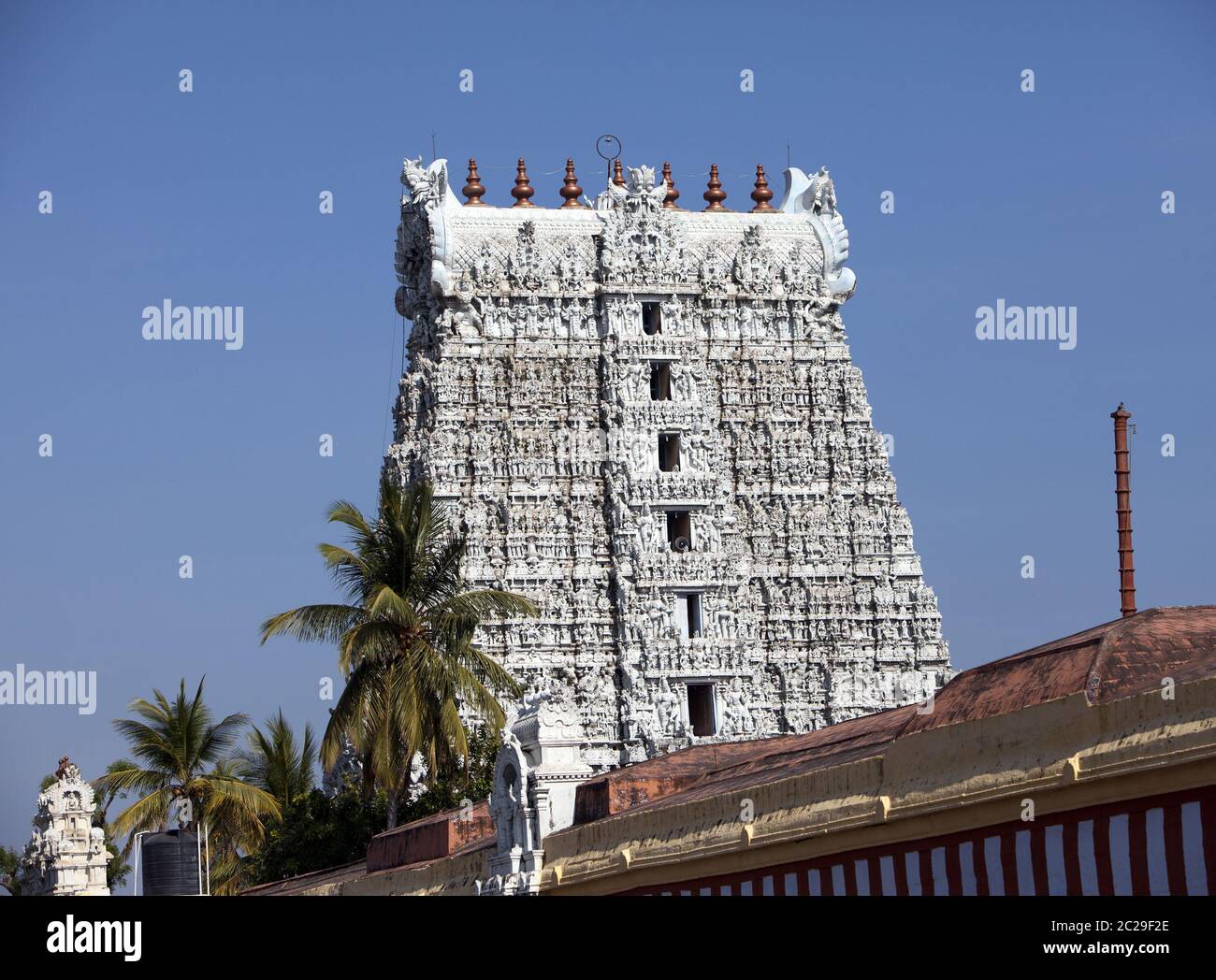 Weiße Farbe verzierten Hindu-Tempel in der Kanyakumari, Tamil Nadu, Indien Stockfoto