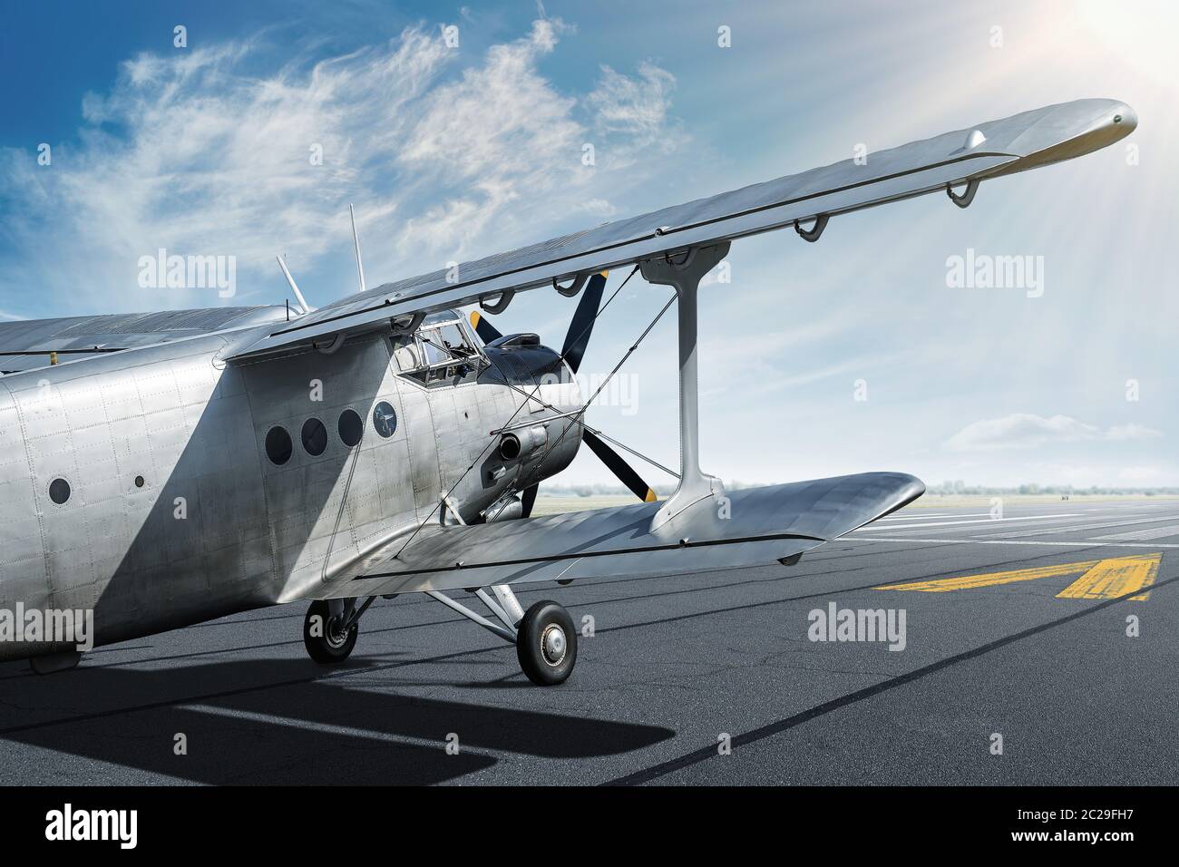 Historische Flugzeuge auf einer Start-und Landebahn bereit Stockfoto