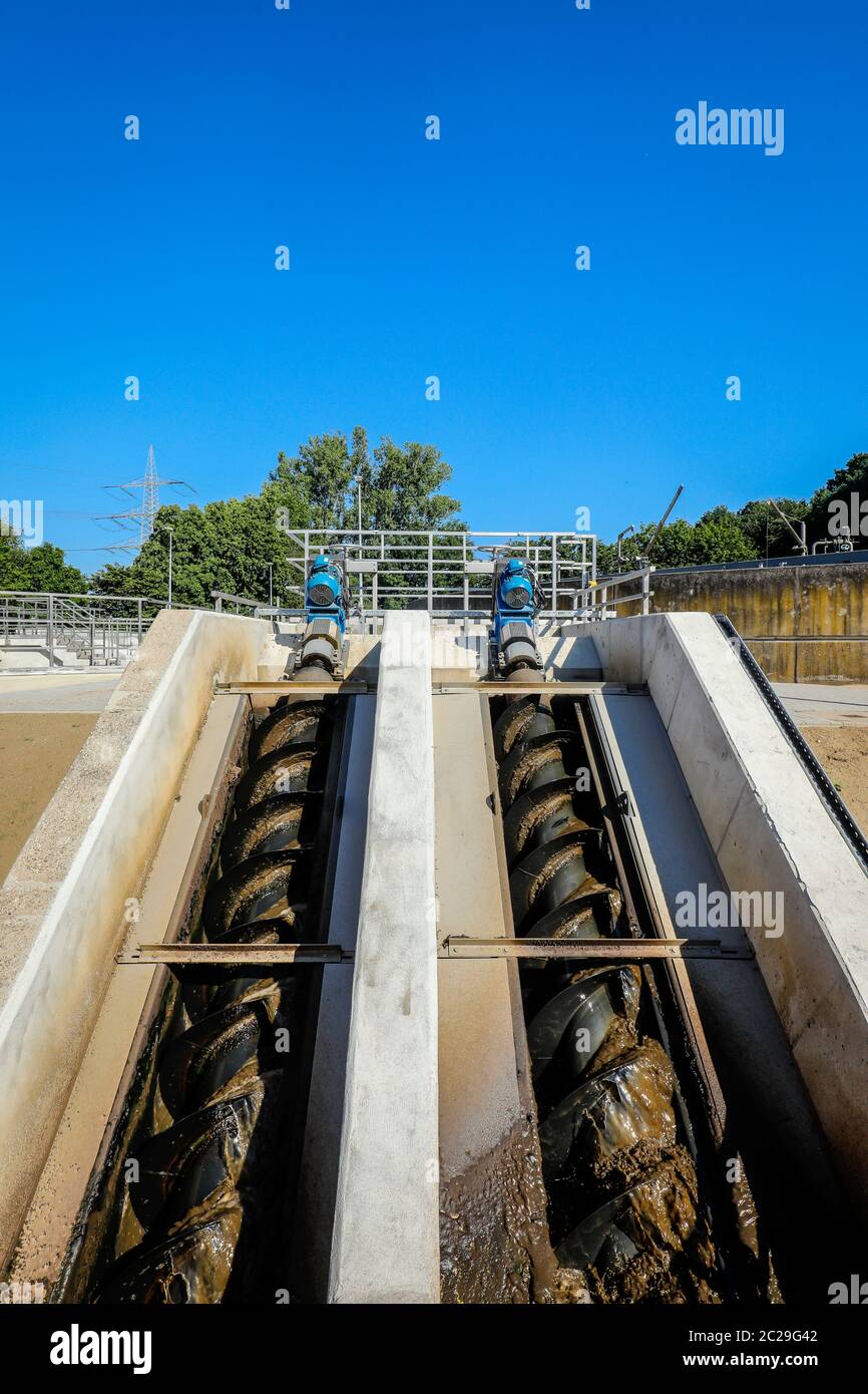 Voerde, Niederrhein, Nordrhein-Westfalen, Deutschland - Abwasseraufbereitungsanlage Voerde, Abwasserbehandlung in der modernisierten Abwasserbehandlung Stockfoto