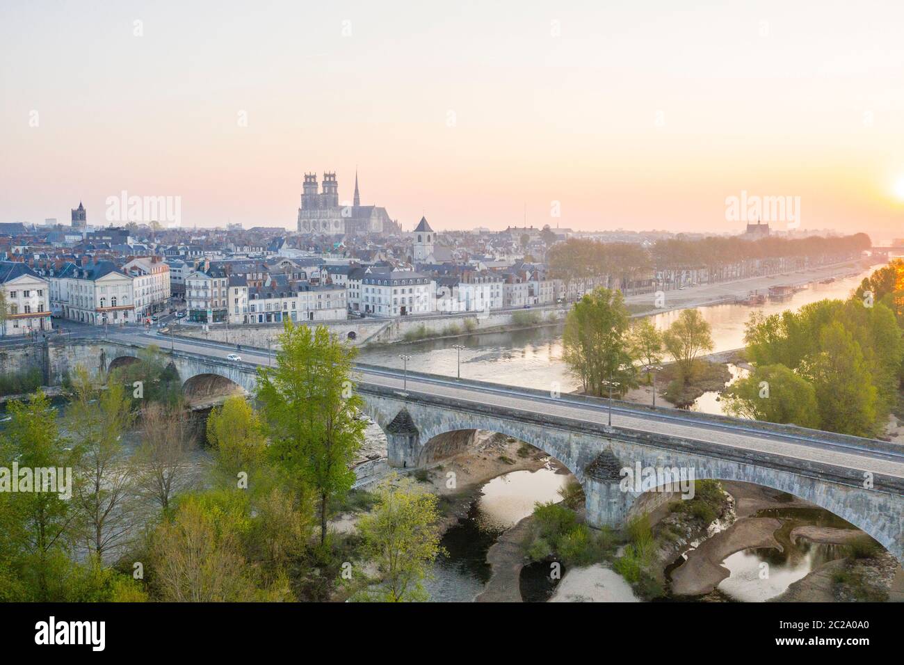 Frankreich, Loiret, Loire-Tal als Weltkulturerbe der UNESCO, Orleans, (Luftaufnahme) // Frankreich, Loiret (45), Val de Loire classé Patrimoine Mondial Stockfoto