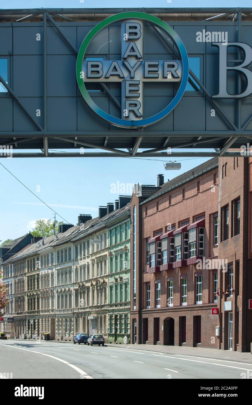 Deutschland, Nordrhein-Westfalen, Wuppertal-Elberfeld, Friedrich-Ebert-Straße beim Bayer-Werk Stockfoto