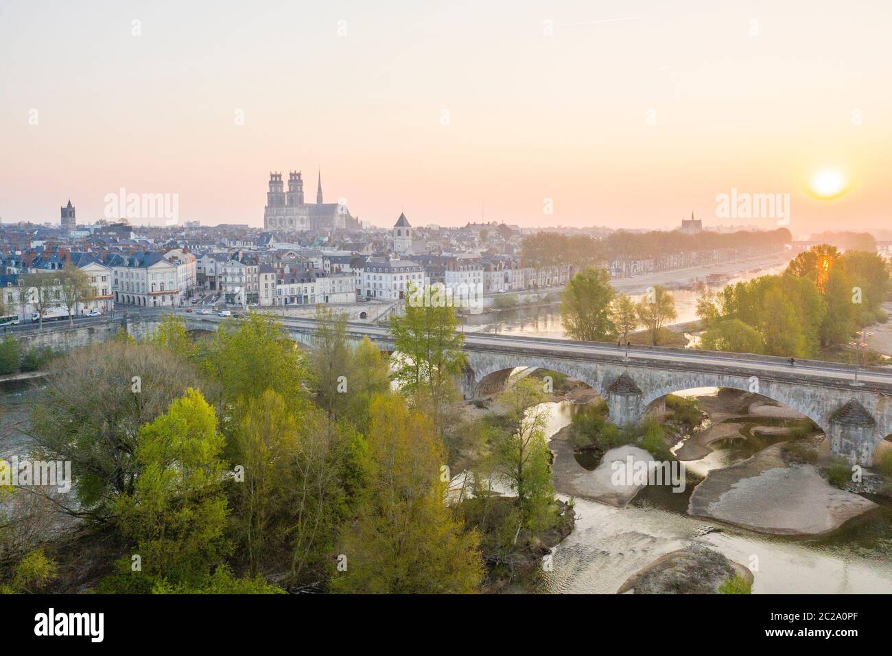 Frankreich, Loiret, Loire-Tal als Weltkulturerbe der UNESCO, Orleans, (Luftaufnahme) // Frankreich, Loiret (45), Val de Loire classé Patrimoine Mondial Stockfoto