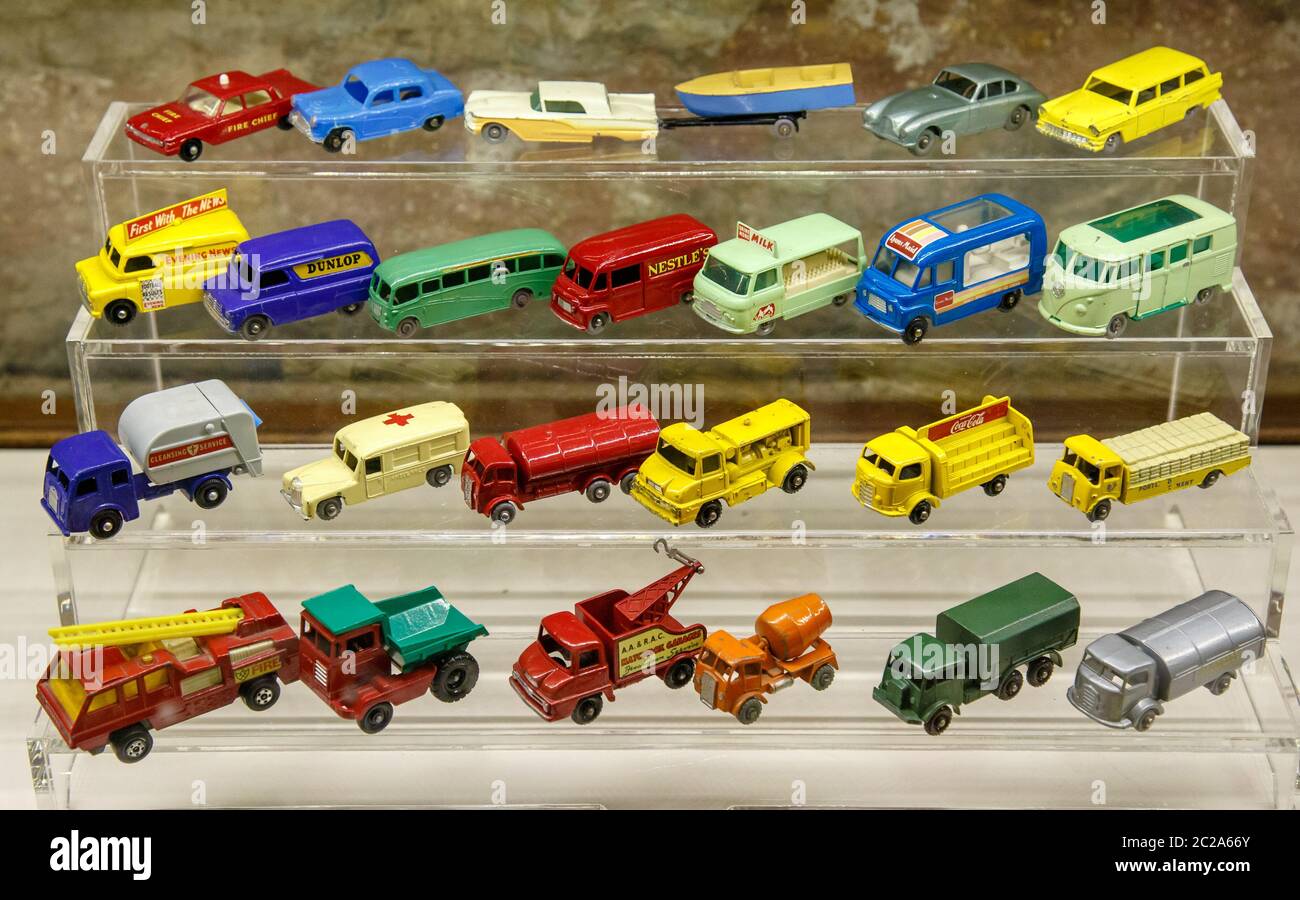 Istanbul, Türkei, 23. März 2019: Sammlungen verschiedener Auto-Miniaturmodelle im gleichen Maßstab. Einige von ihnen sind knapp und das Modell Stockfoto