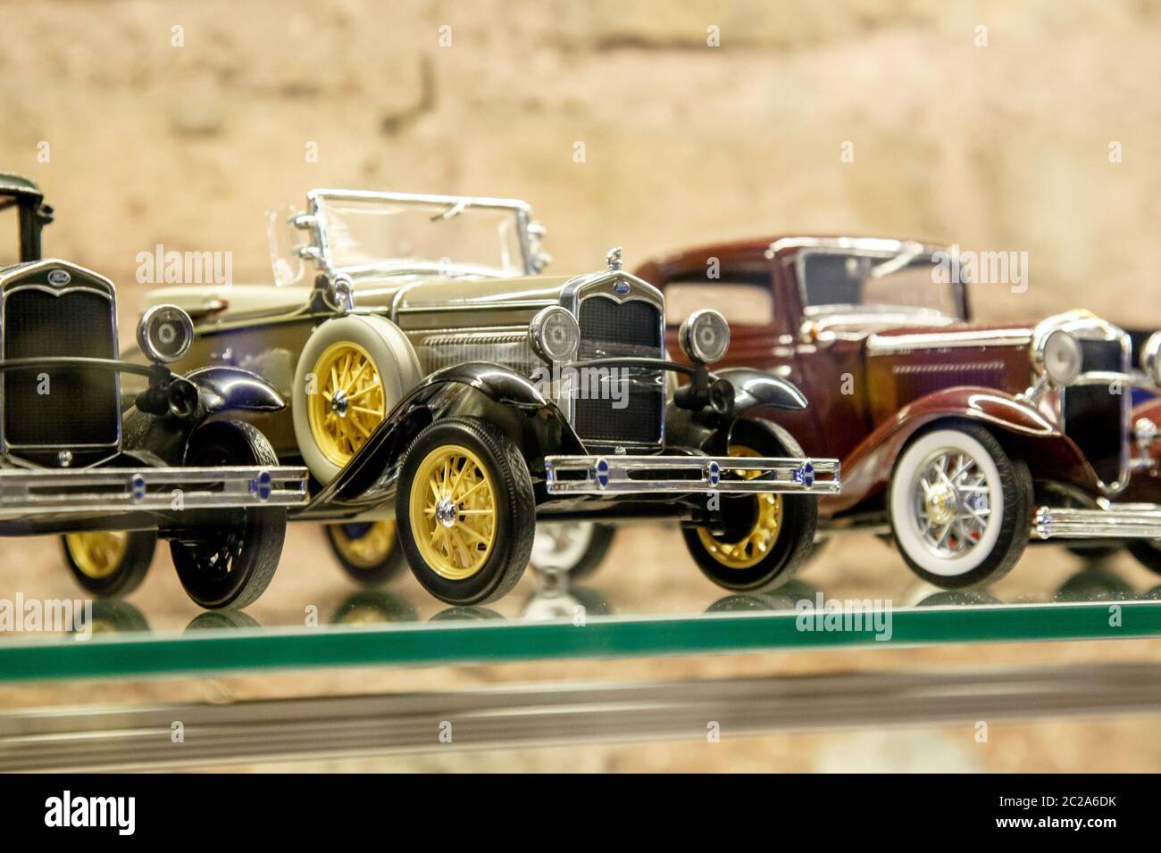 Istanbul, Türkei, 23. März 2019: Sammlungen verschiedener Auto-Miniaturmodelle im gleichen Maßstab. Einige von ihnen sind knapp und das Modell Stockfoto