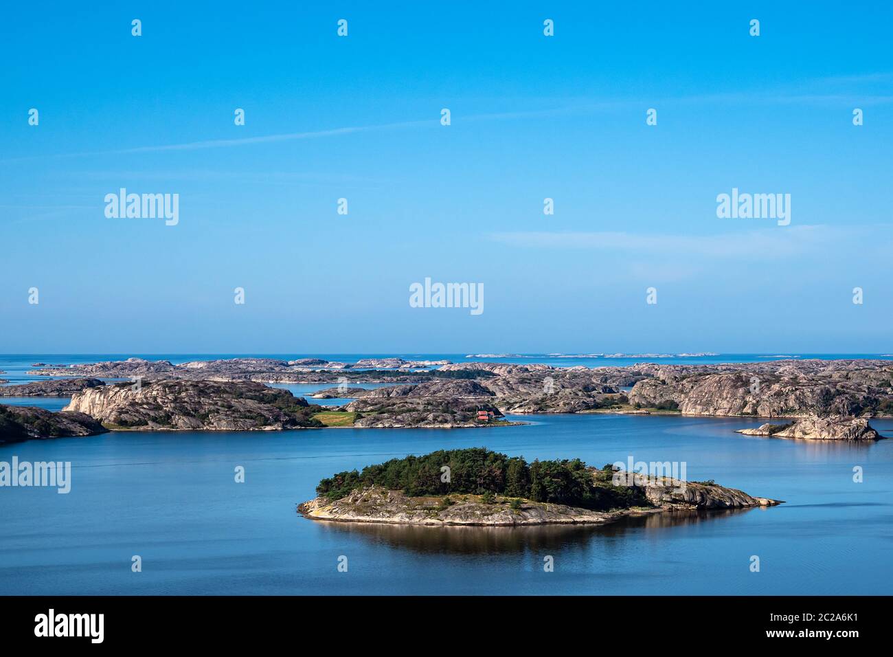 Blick auf die Inselgruppe in der Nähe von Fjaellbacka in Schweden. Stockfoto