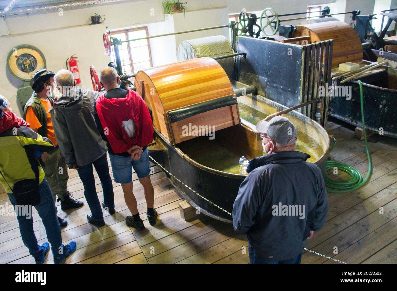 Nationales Kulturdenkmal Handgefertigte Papiermühle Velke Losiny (Foto), die älteste funktionale Handpapiermühle in Mitteleuropa, und Papiermuseum in V Stockfoto