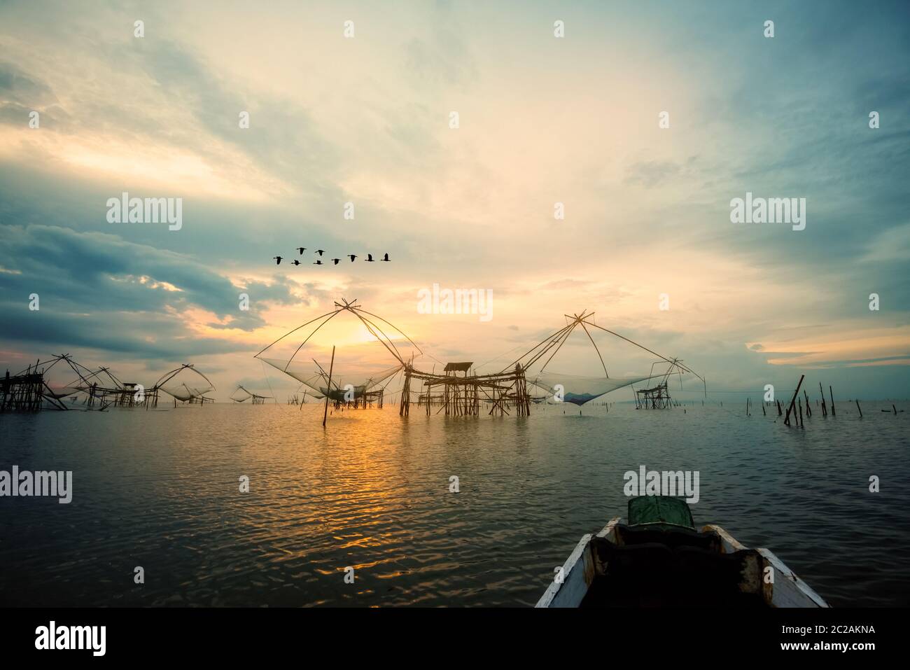 Ländliche Lebensweise am Pakpra Kanal während Sonnenaufgang in Thailand Stockfoto