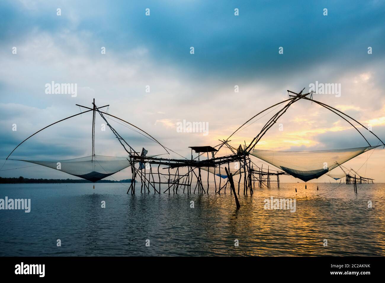 Ländliche Lebensweise am Pakpra Kanal während Sonnenaufgang in Thailand Stockfoto