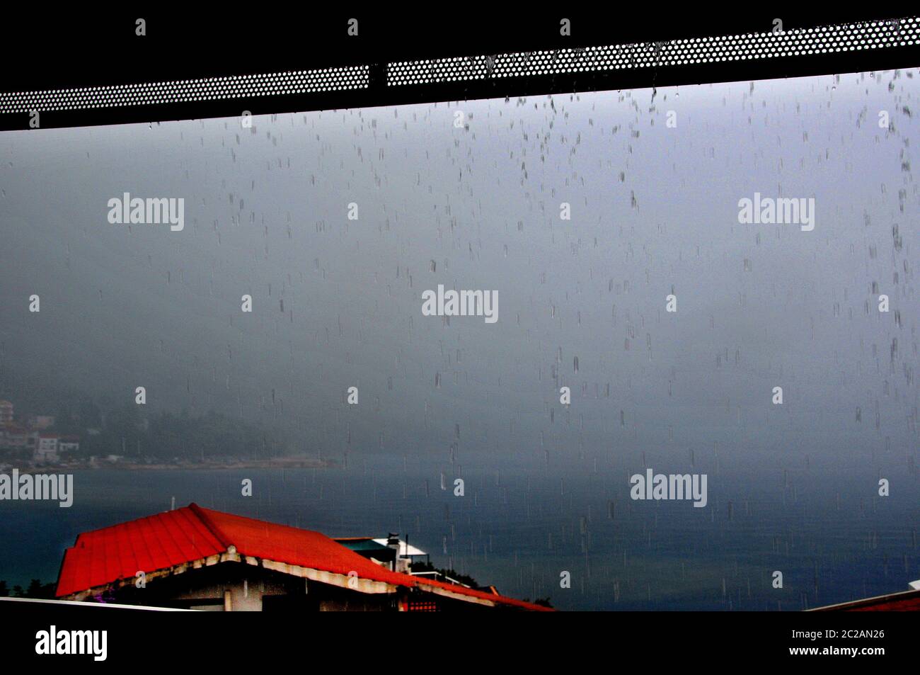 Regnerisches Wetter in Igrane an der Makarska Adria Stockfoto