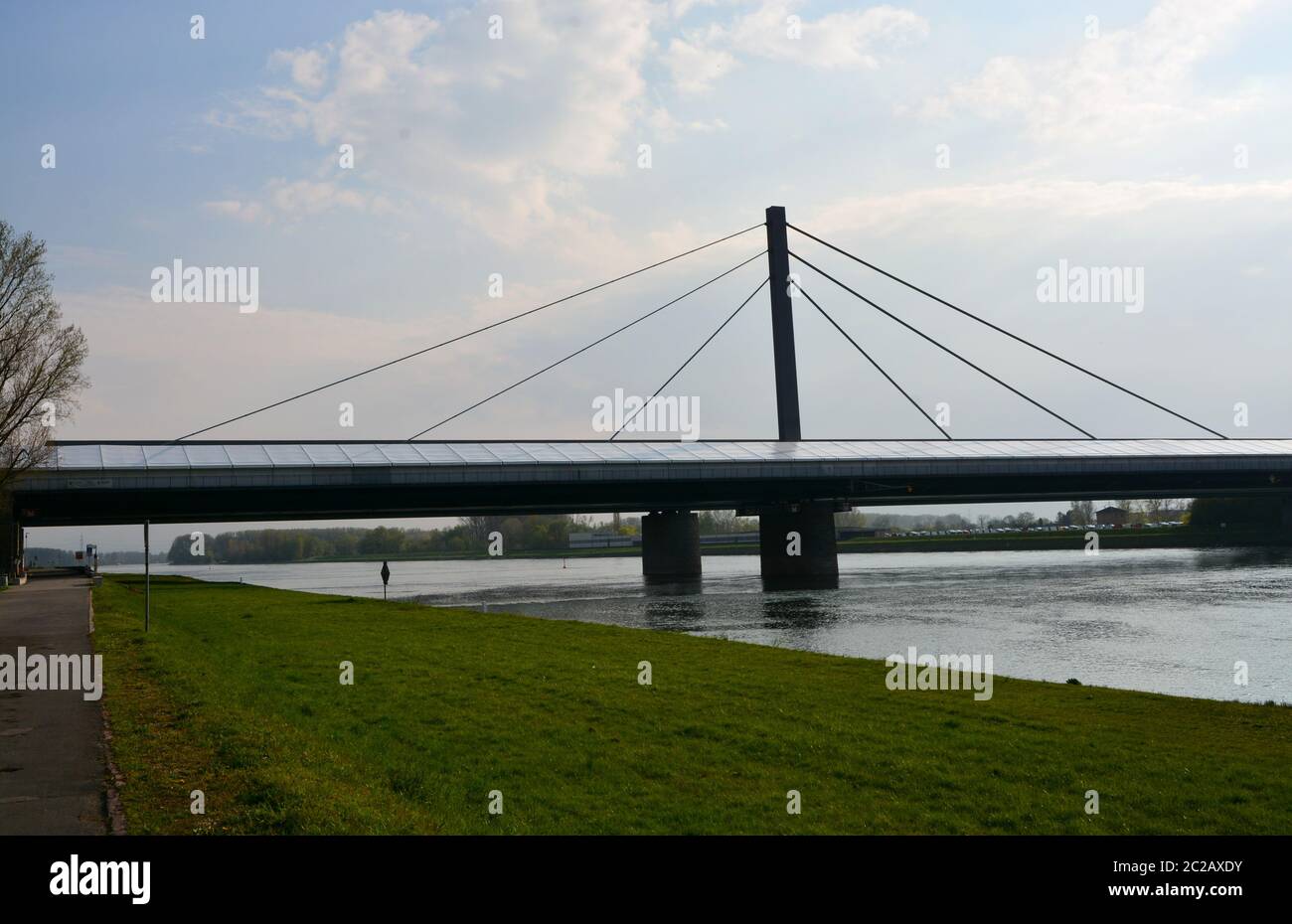 Straßenarbeiten an der Rheinbrücke Stockfoto