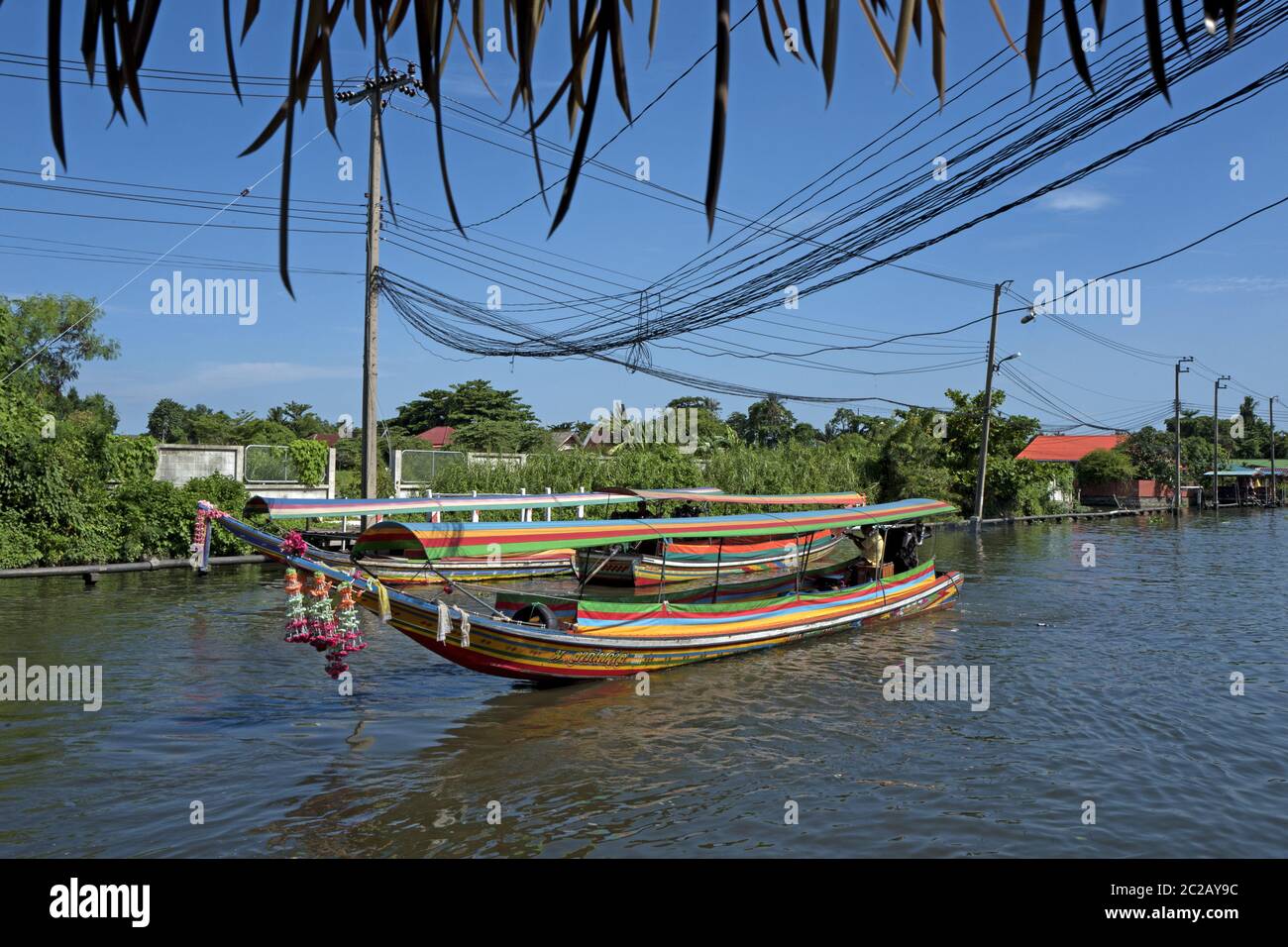 Traditionelles Taxi-Boot über den Flusskanal, in Bangkok. Stockfoto