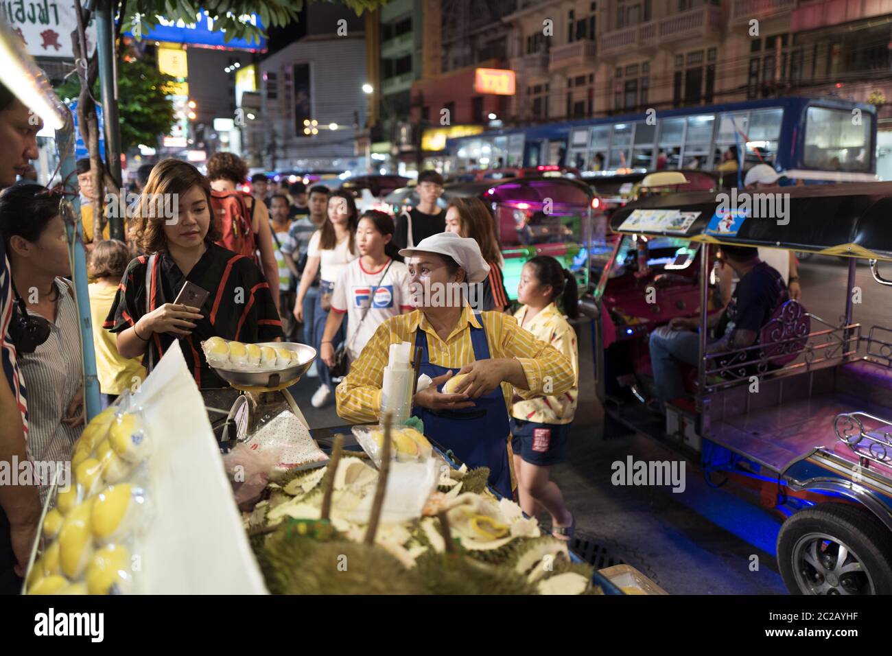 Nachtmarkt, im Chinatown Viertel, in Bangkok. Stockfoto