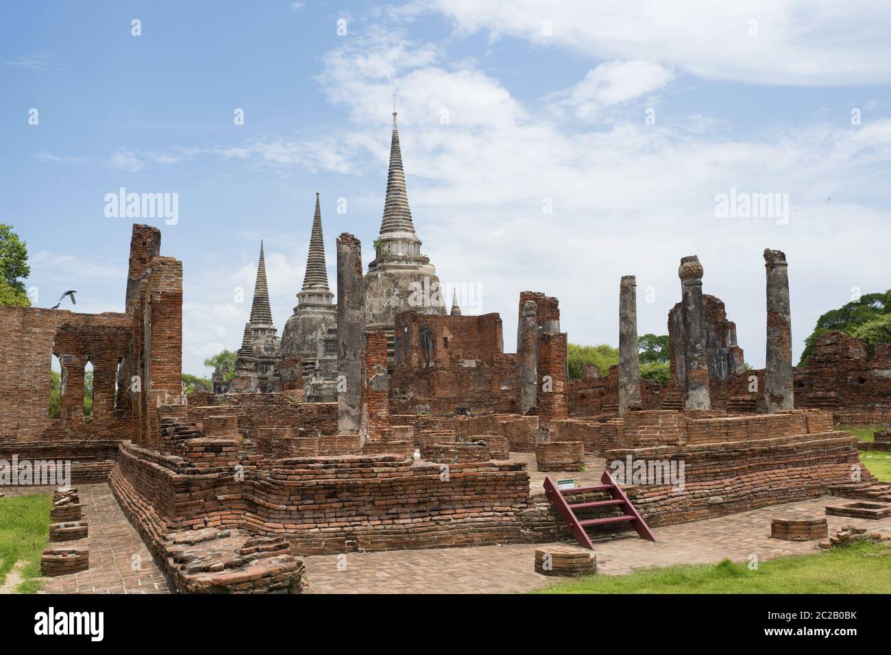 Buddhistische Tempel der alten Hauptstadt Thailands, Ayutthaya; heute UNESCO-Weltkulturerbe, in Ayutthaya. Stockfoto