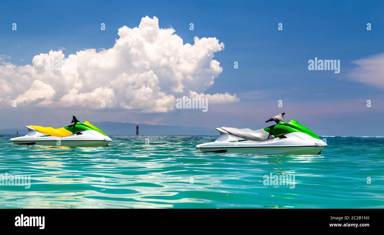 Jet Ski - Schnellboote, extreme Wassersportarten und Spaß für aktive Menschen. Stockfoto